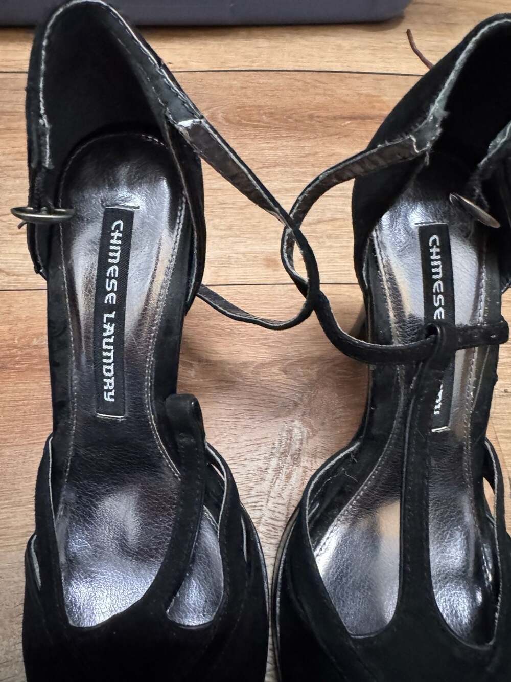 Chinese Laundry Nyrvana Black Suede T-Strap Platform Heels Size 8.5M